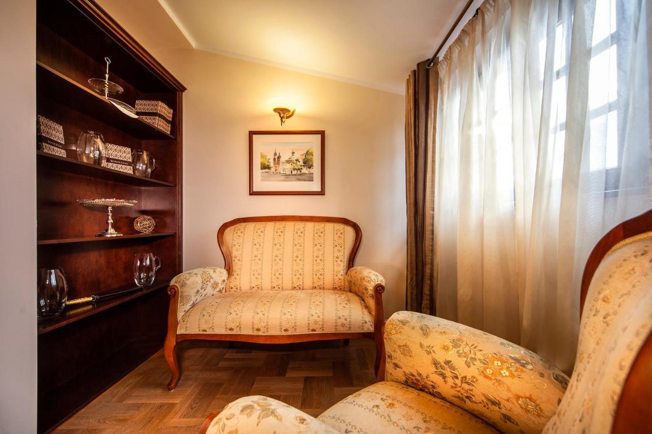 Rezydencja Dwór Polski Bełchatów Exterior foto